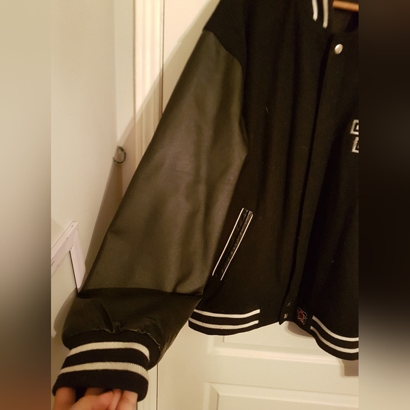 JH Design Group Reversible black LA Dodgers varsity jacket. - Picture 3 of 9